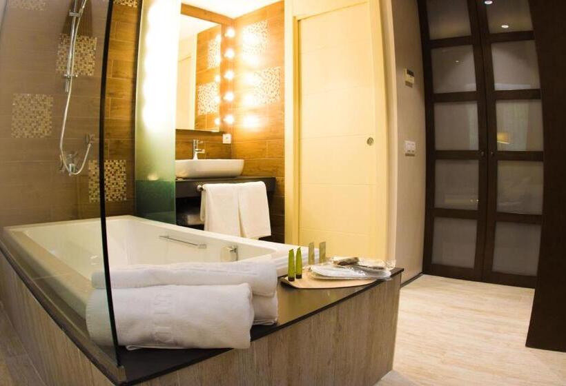 エクゼクティブスイート, Felix