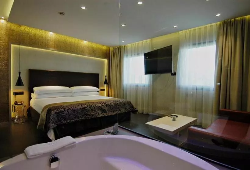 Junior Suite, Felix