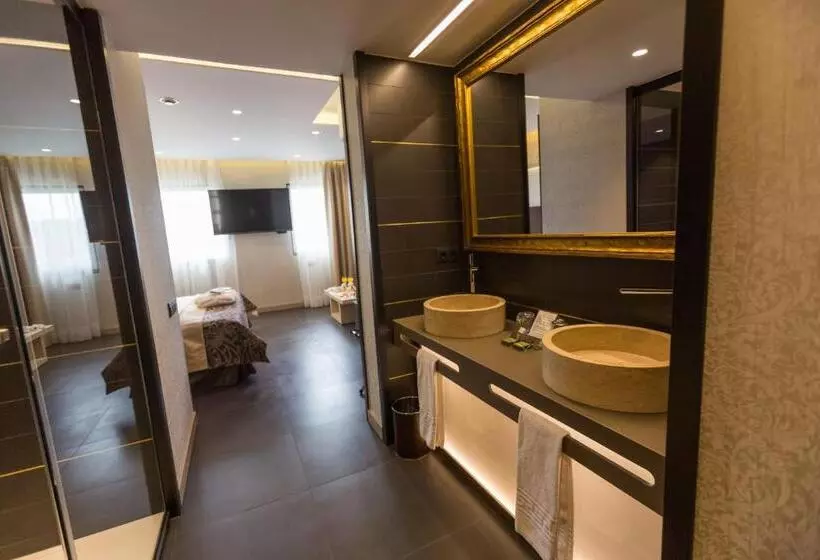 Junior Suite, Felix
