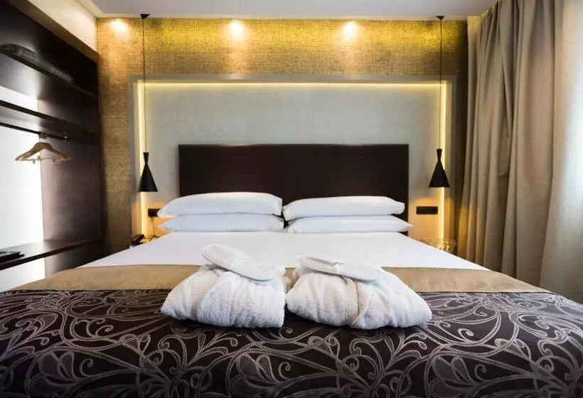 Junior Suite, Felix