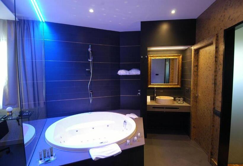 패밀리 스위트, Felix