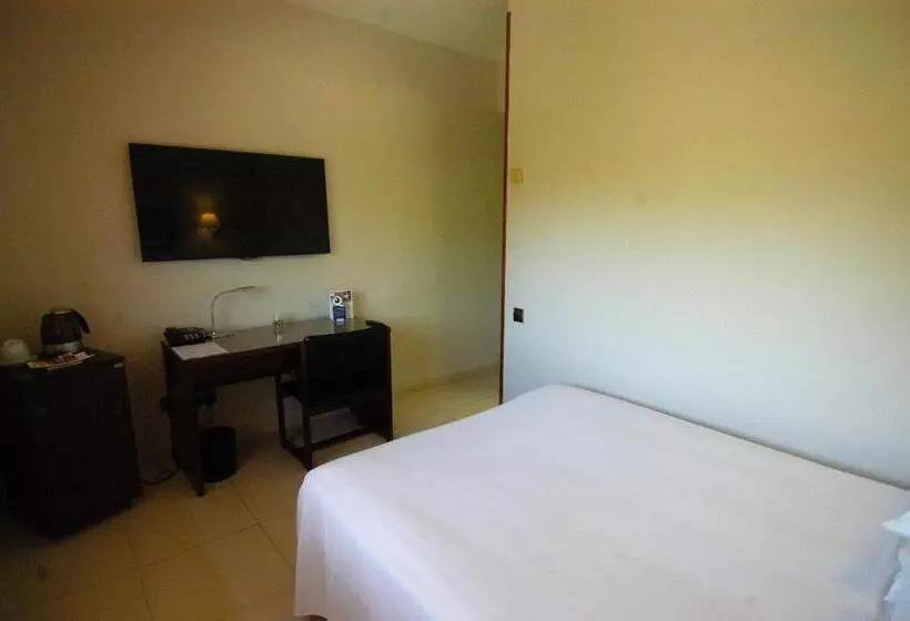 Chambre Economy, Felix