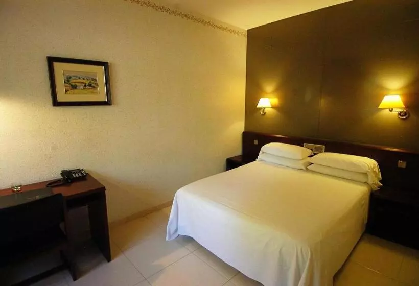 Chambre Economy, Felix