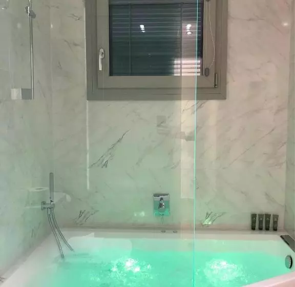 Chambre Deluxe, Felix