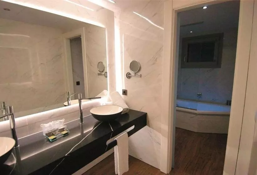 Chambre Deluxe, Felix