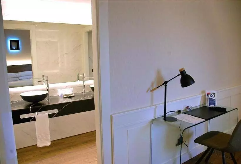 Chambre Deluxe, Felix