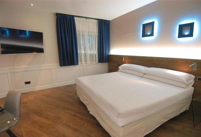 غرفة ديلوكس, Felix