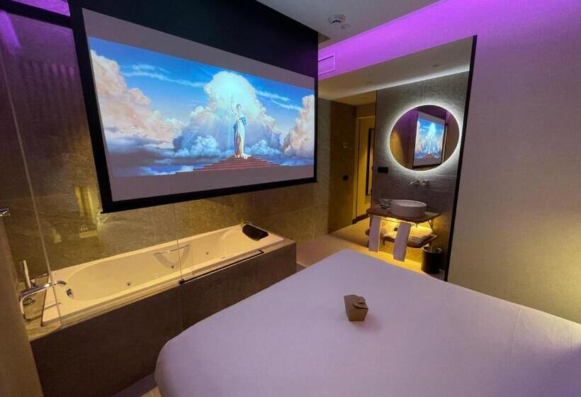 غرفة أساسية, Felix