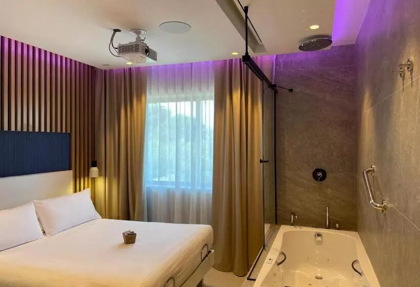 Chambre Basic, Felix