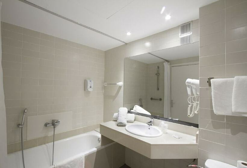 غرفة قياسية ثلاثية, Gran Garbi & Aquasplash