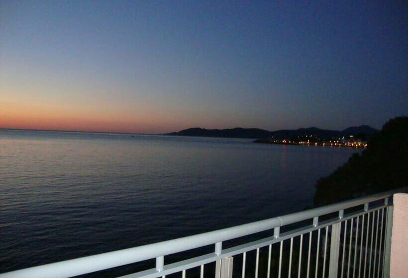 Номер Стандарт Вид на Море с Балконом, Grifeu