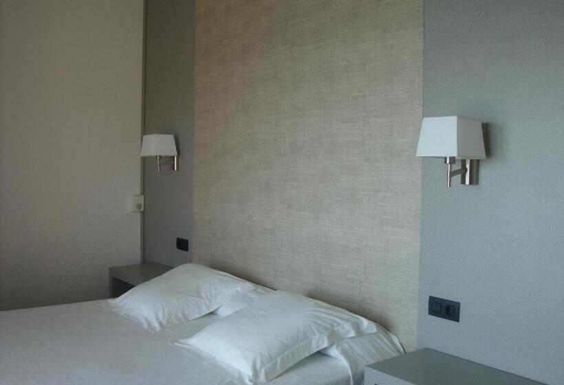 Номер Стандарт Вид на Горы, Grifeu