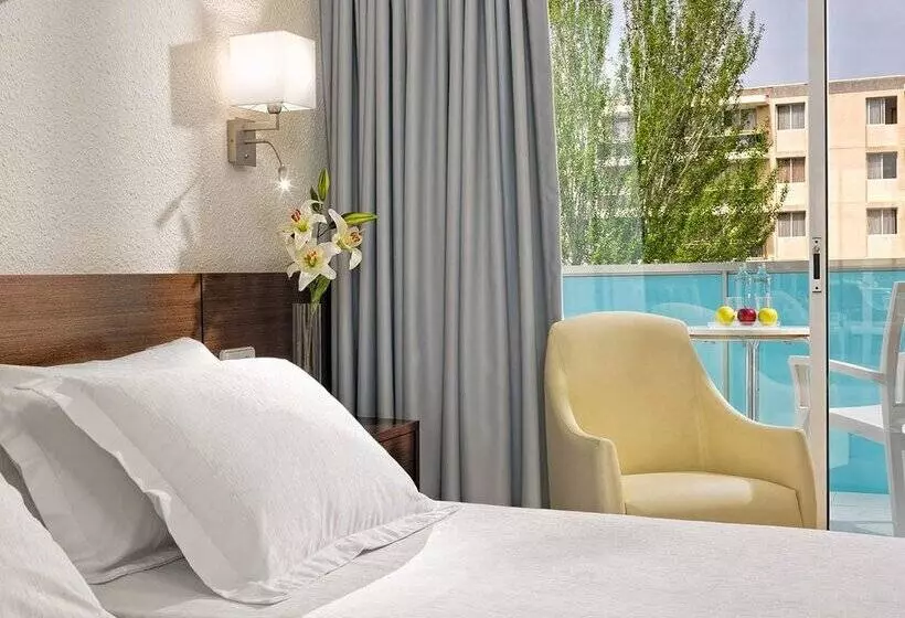 اتاق استاندارد با چشم‌انداز استخر, H10 Delfín - Adults Only