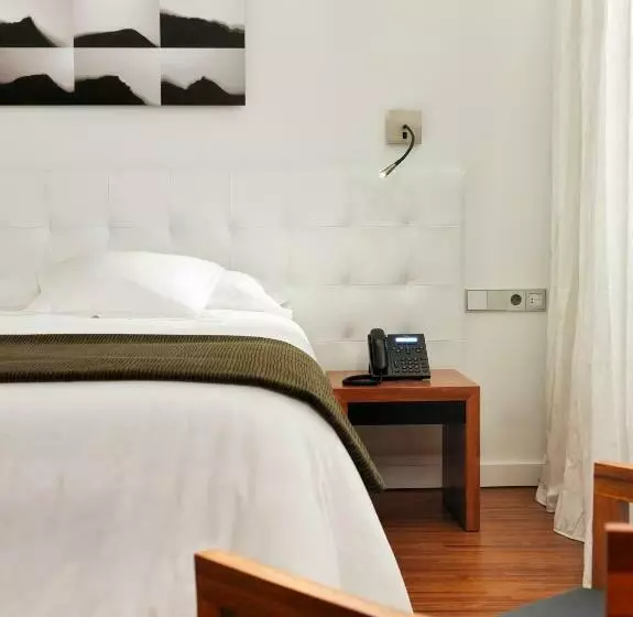 اتاق لوکس با چشمانداز باغ, Iberostar Heritage Grand Mencey