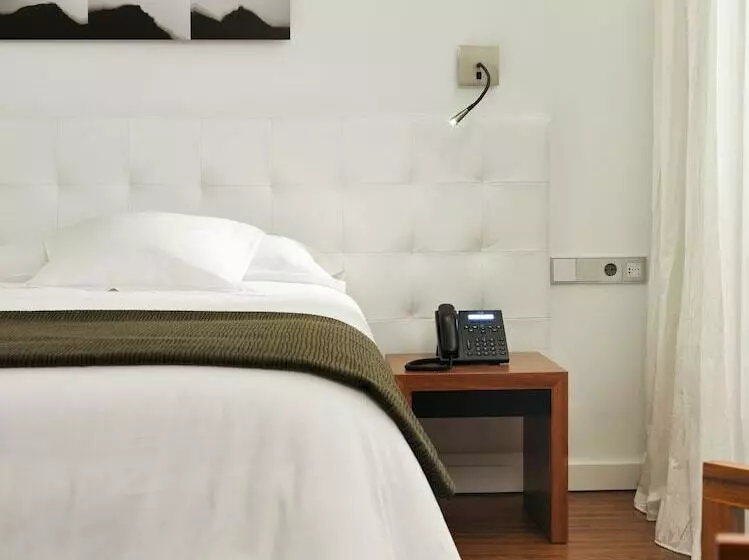اتاق لوکس با چشمانداز باغ, Iberostar Heritage Grand Mencey
