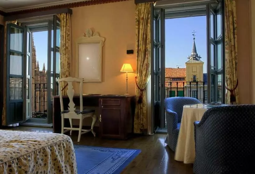 اتاق سوپریور با چشم‌انداز, Infanta Isabel By Recordis Hotels
