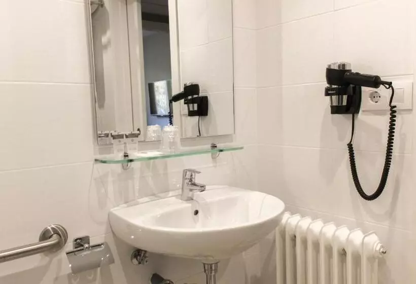 Chambre Standard Individuelle, Nacional