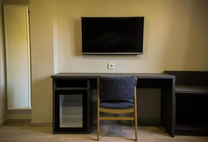 Chambre Standard Individuelle, Nacional