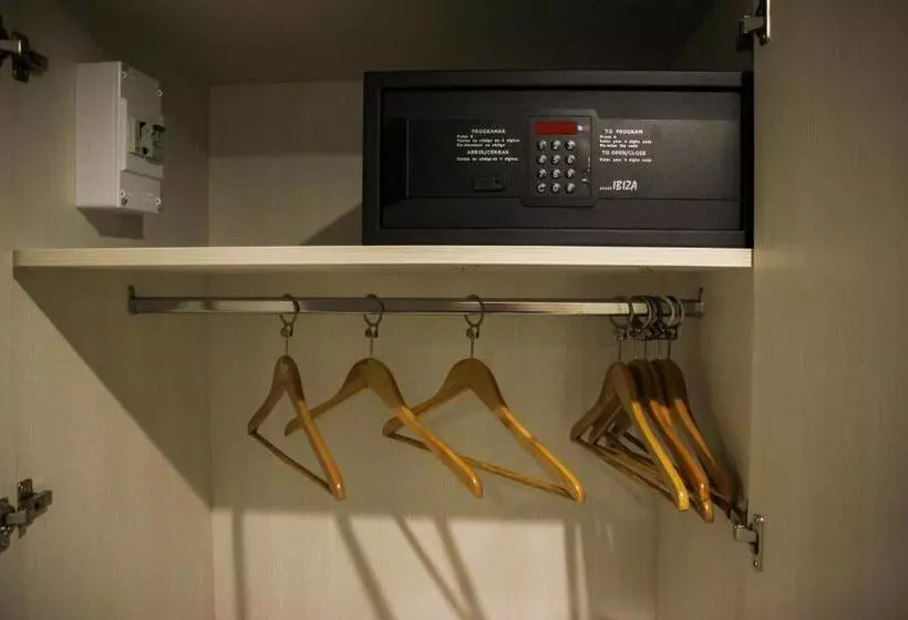 Chambre Standard Individuelle, Nacional