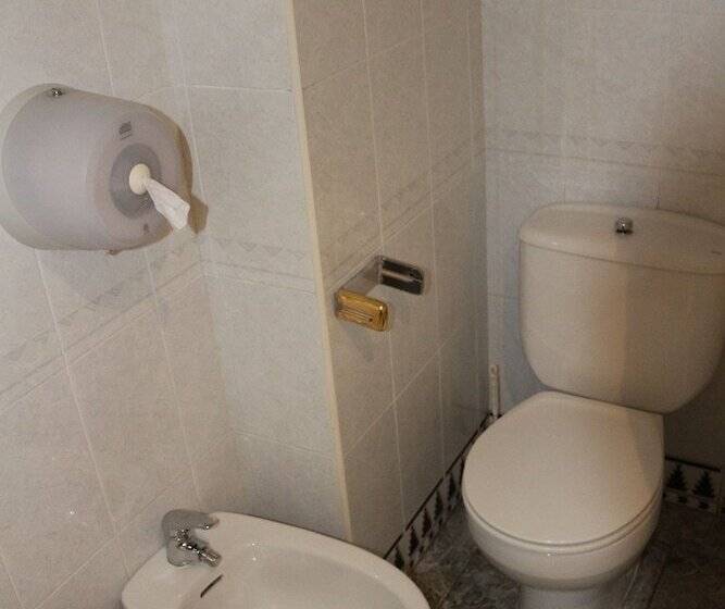 חדר סטנדרט לשלושה, New Sanz