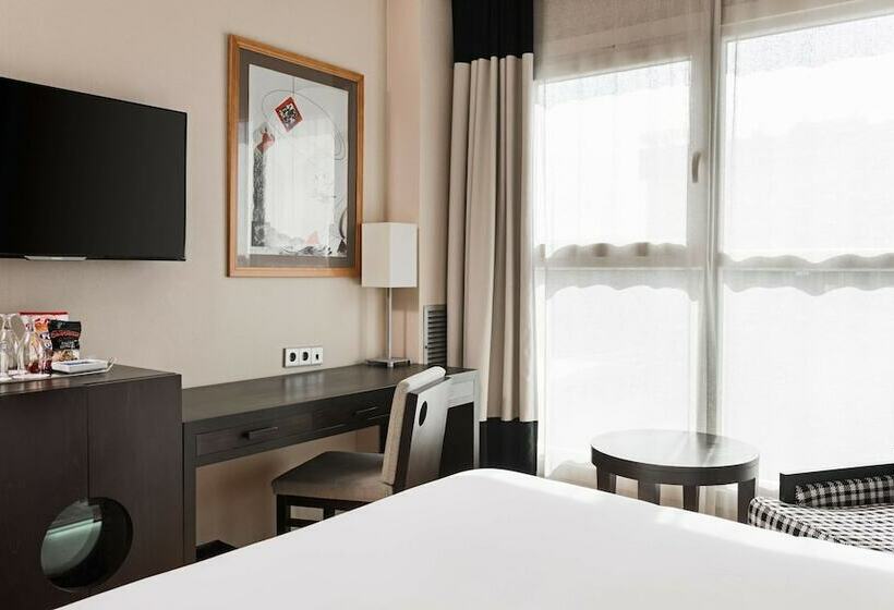 غرفة عائلية متصلة, NH Valencia Center