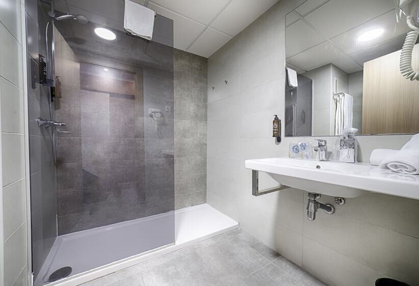 Habitació Triple Estàndard, Ohtels Villa Dorada