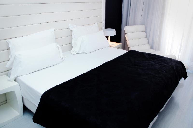 标准间, Pilar Plaza