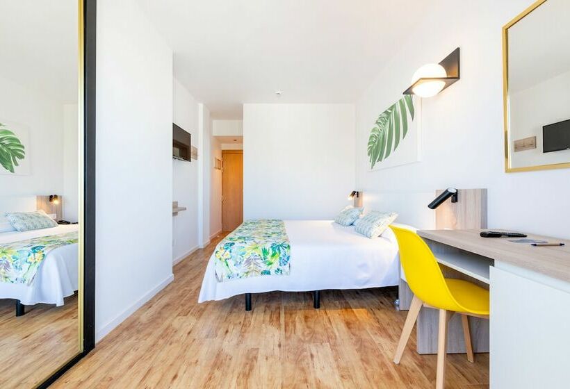 غرفة سوبيريور مطلة على حمام السباحة, Thb San Fermin