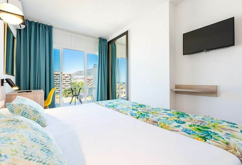 غرفة سوبيريور مطلة على حمام السباحة, Thb San Fermin