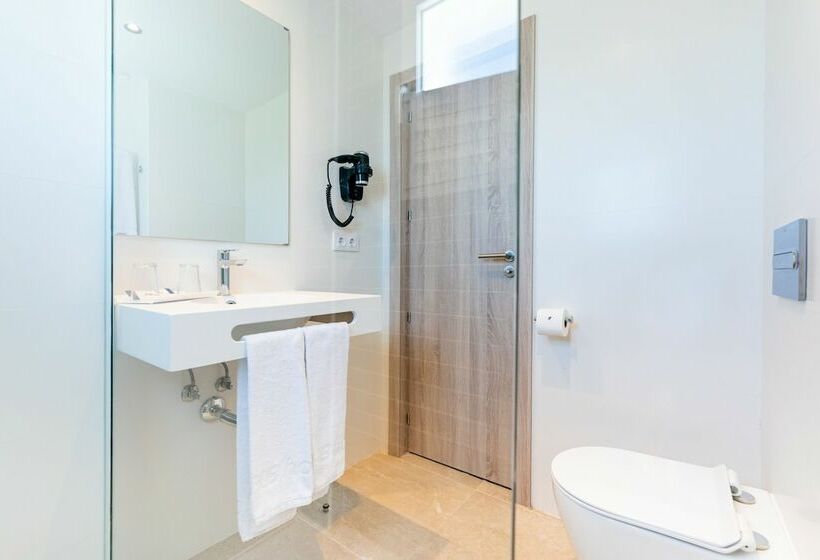 غرفة سوبيريور مطلة على حمام السباحة, Thb San Fermin