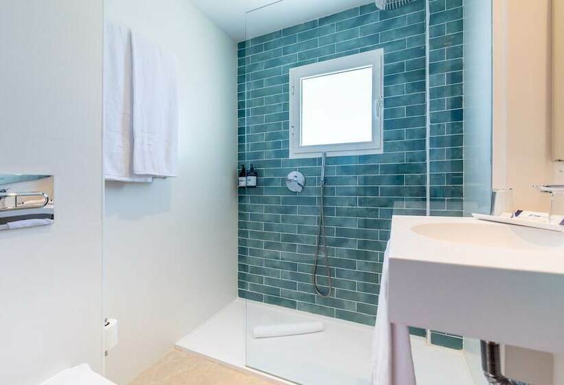 غرفة سوبيريور مطلة على حمام السباحة, Thb San Fermin