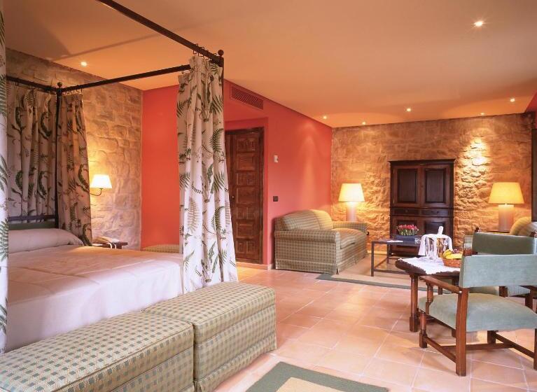 Полулюкс, Parador De Sos Del Rey Catolico