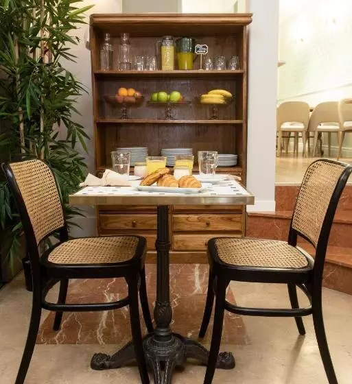 اتاق استاندارد سه نفره, Infanta Isabel By Recordis Hotels