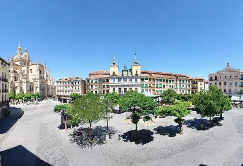 اتاق سوپریور با چشم‌انداز, Infanta Isabel By Recordis Hotels