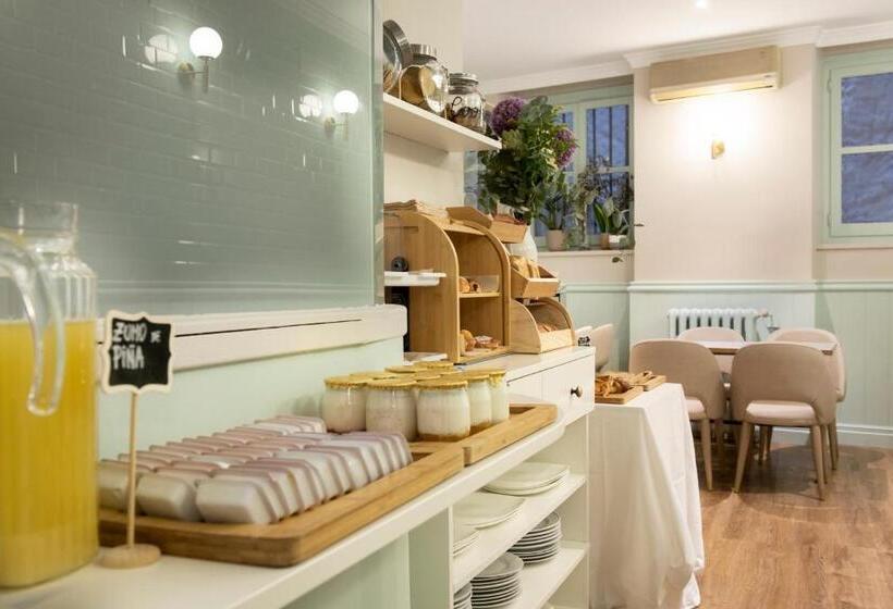 اتاق خانوادگی, Infanta Isabel By Recordis Hotels