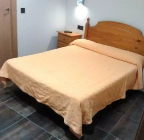 اتاق استاندارد یک نفره, Hostal Bisbal Only Adults No Ac