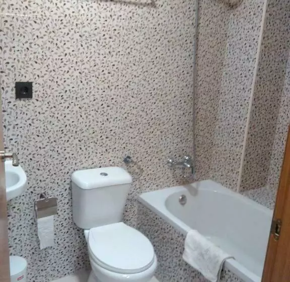 اتاق استاندارد یک نفره, Hostal Bisbal Only Adults No Ac