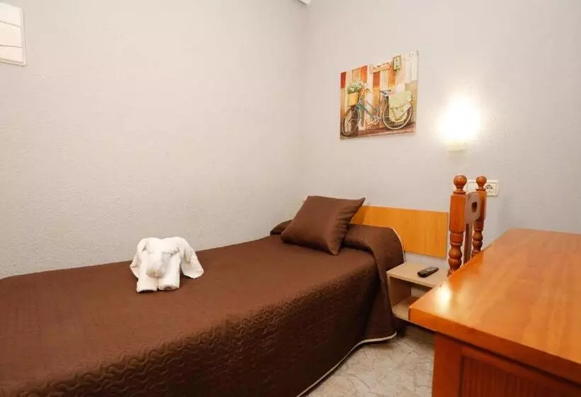 اتاق استاندارد یک نفره, Hostal Conde David