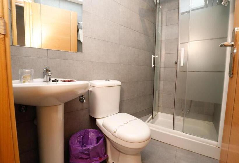 اتاق استاندارد چهار تخته, Hostal Conde David