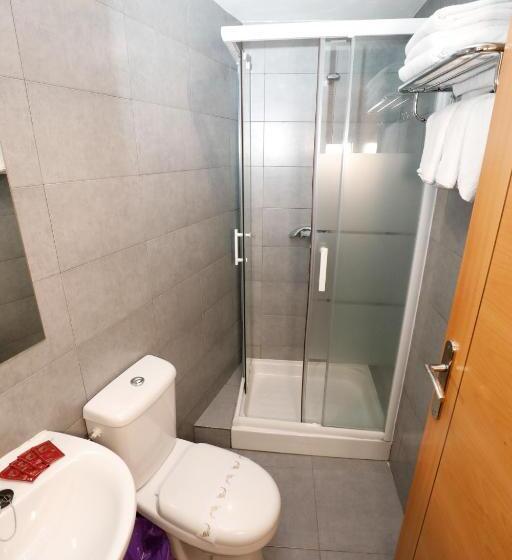 اتاق استاندارد چهار تخته, Hostal Conde David