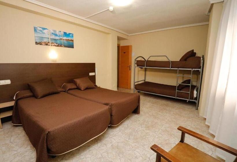 اتاق استاندارد چهار تخته, Hostal Conde David