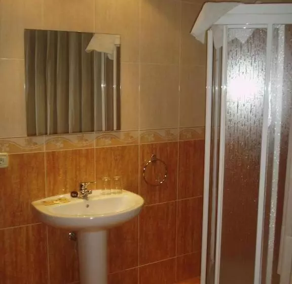 اتاق استاندارد یک تخته با سرویس بهداشتی مشترک, Hostal Conde David