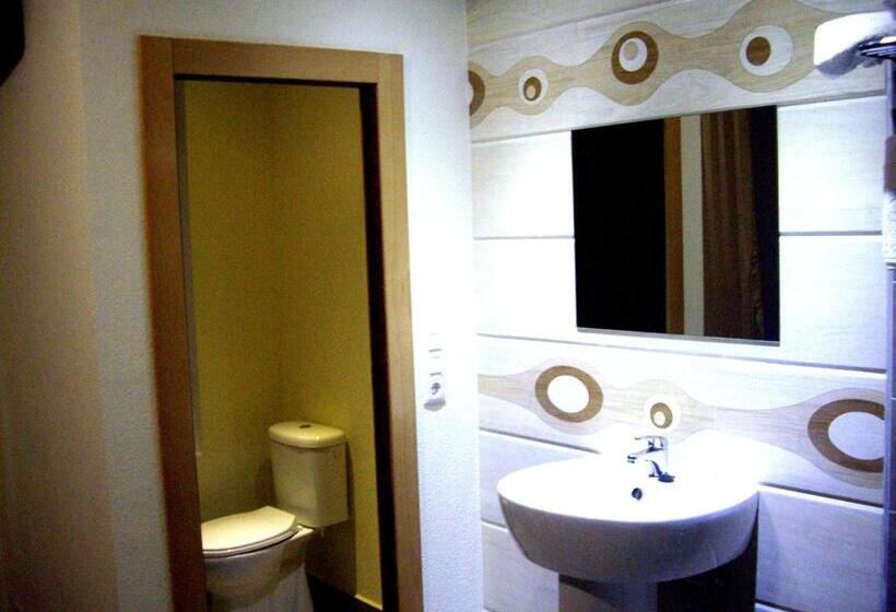 سوئیت با وان آب گرم, Hostal Conde David