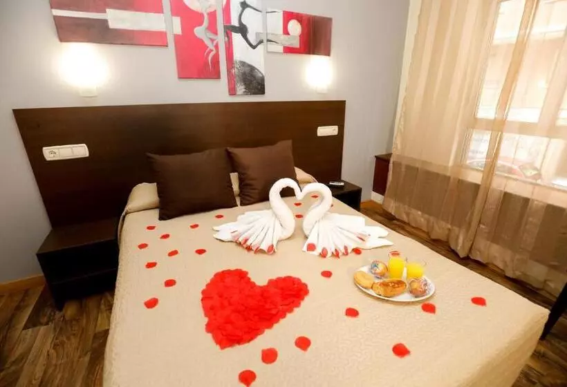 سوئیت با وان آب گرم, Hostal Conde David