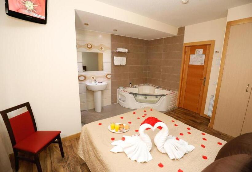 سوئیت با وان آب گرم, Hostal Conde David