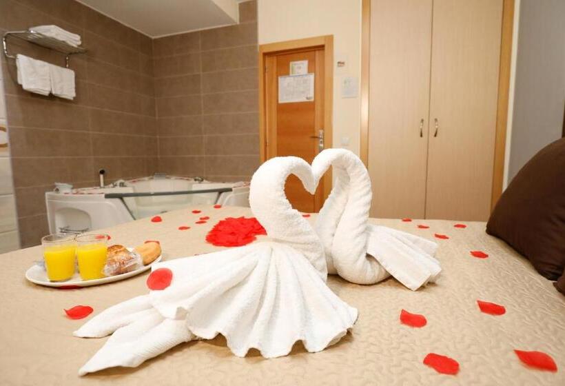 سوئیت با وان آب گرم, Hostal Conde David