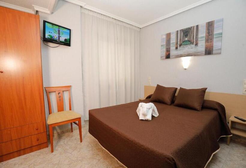 اتاق سوپریور یک تخته, Hostal Conde David