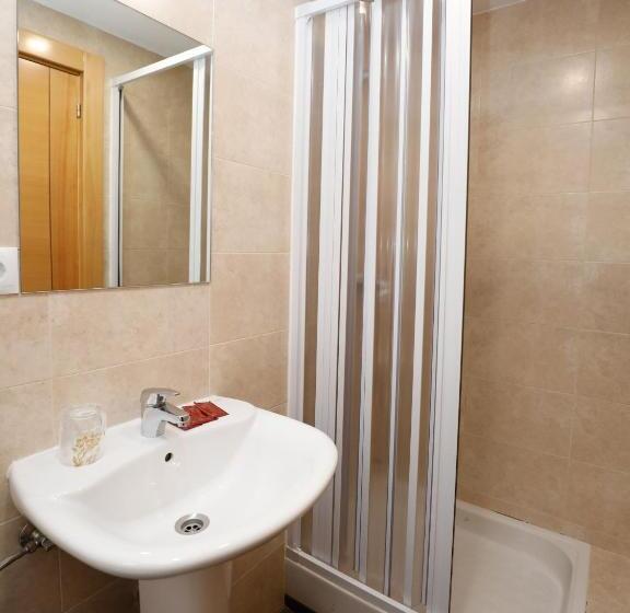 اتاق سوپریور یک تخته, Hostal Conde David