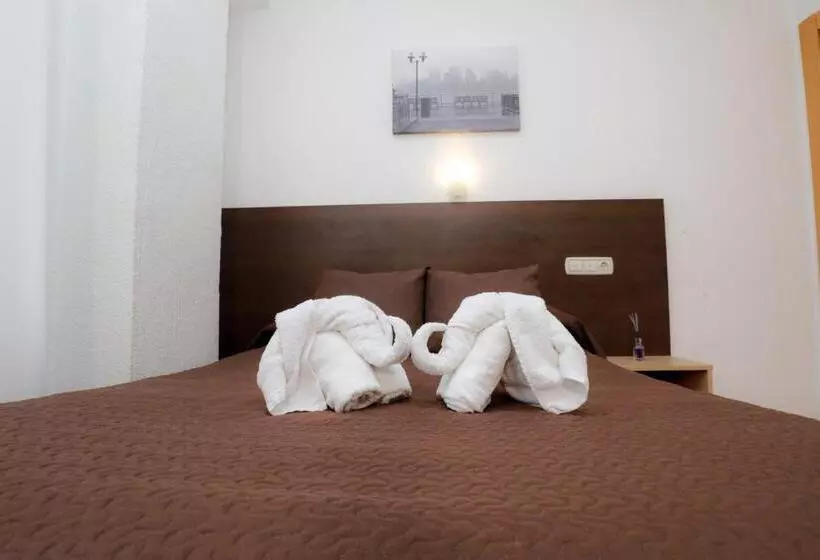 اتاق اکونومی, Hostal Conde David