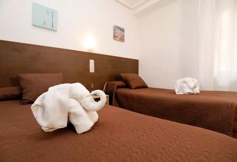 اتاق استاندارد با سرویس بهداشتی مشترک, Hostal Conde David
